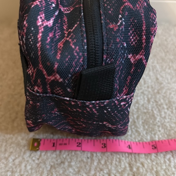 NWT Hurley dopp kit travel toiletry bag in vivid pink snake print - Picture 4 of 9